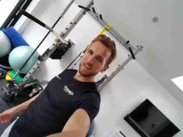 Tottenham Striker, Harry Kane, Proposes To His Baby Mama (Photos)